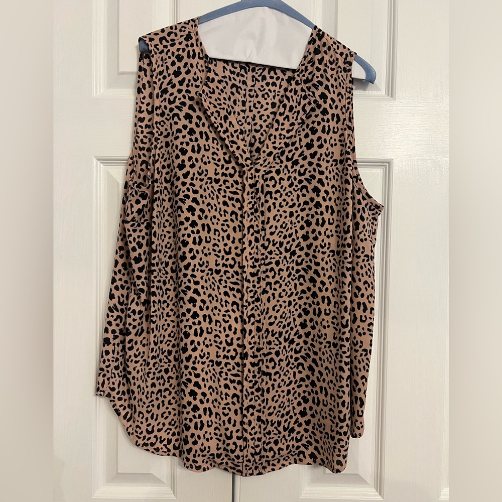 41 Hawthorn Sleeveless Leopard Print Blouse in Peach and Black